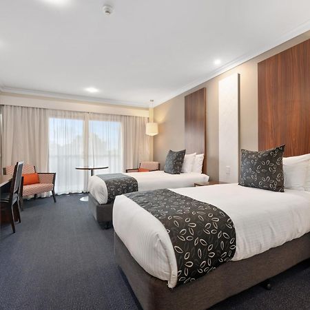 Quality Hotel Taylors Lakes Bagian luar foto