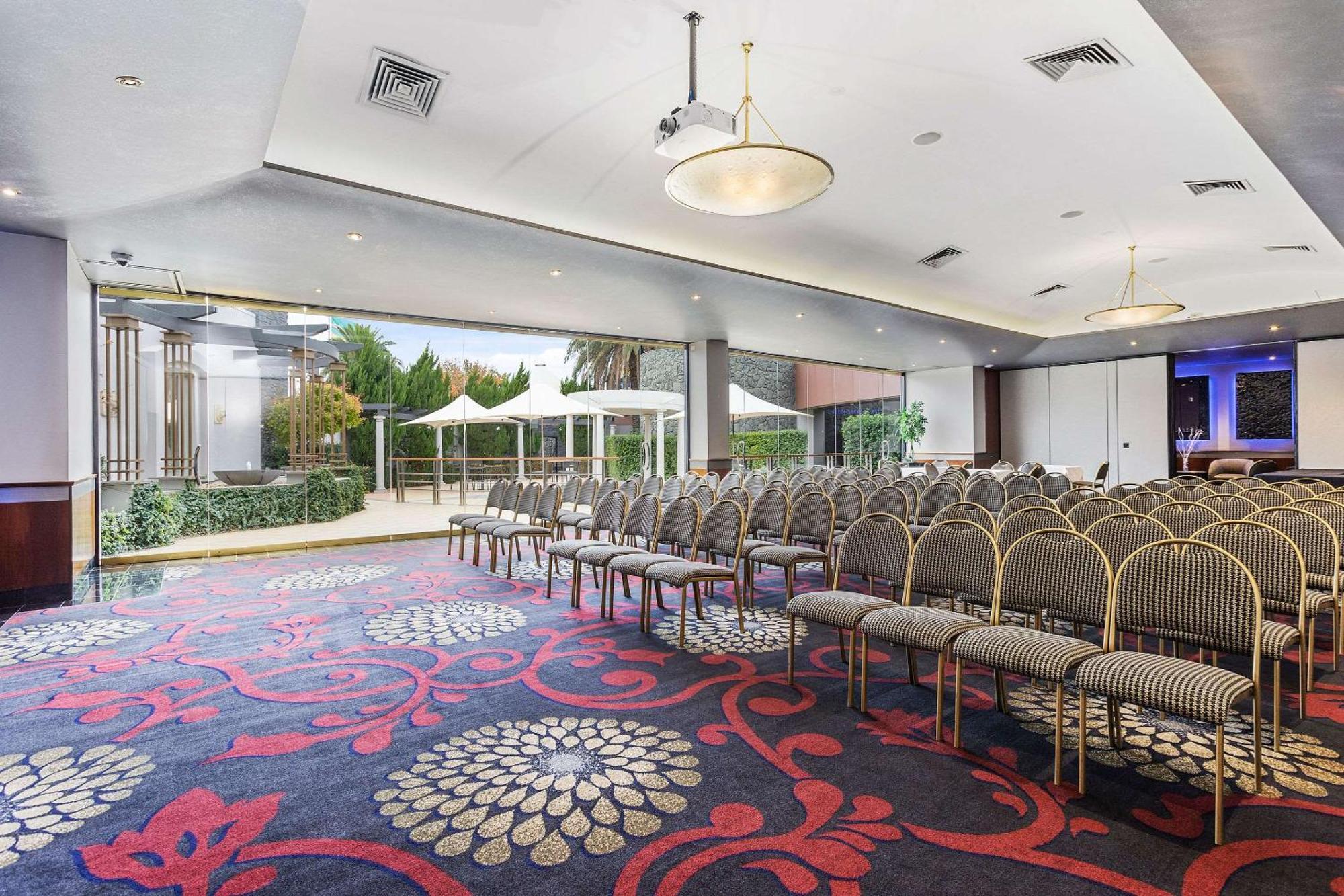 Quality Hotel Taylors Lakes Bagian luar foto