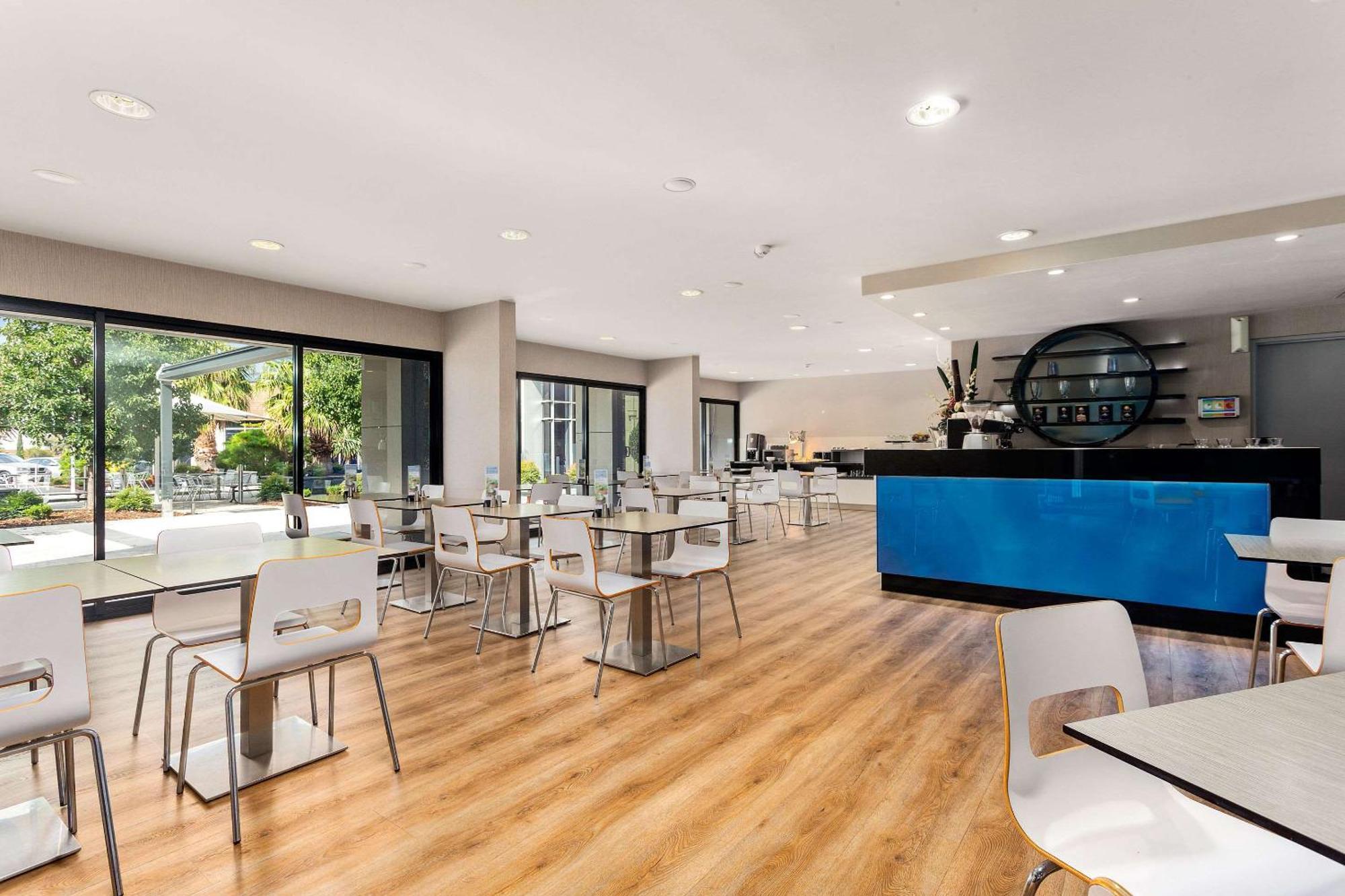 Quality Hotel Taylors Lakes Bagian luar foto