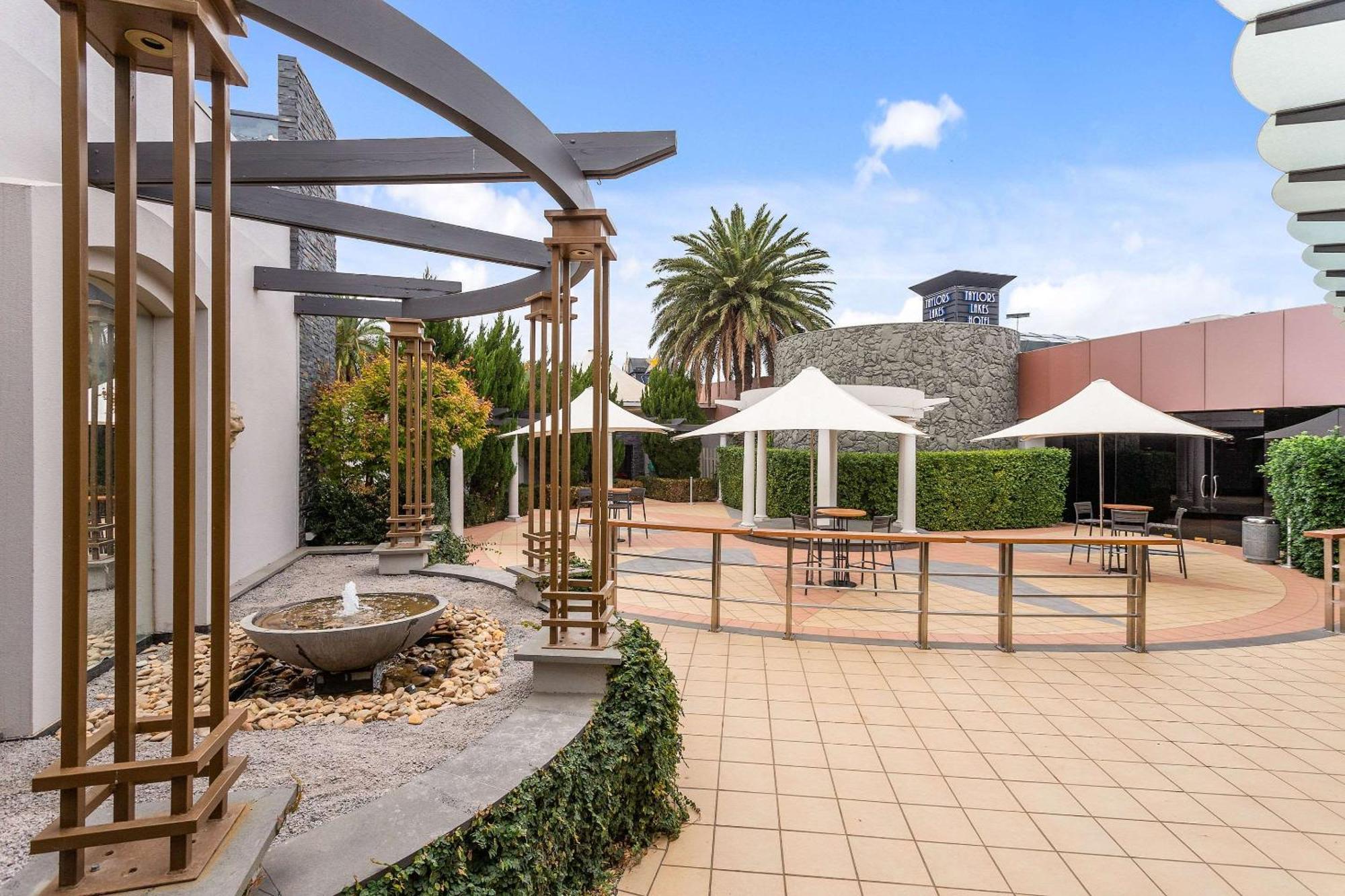 Quality Hotel Taylors Lakes Bagian luar foto