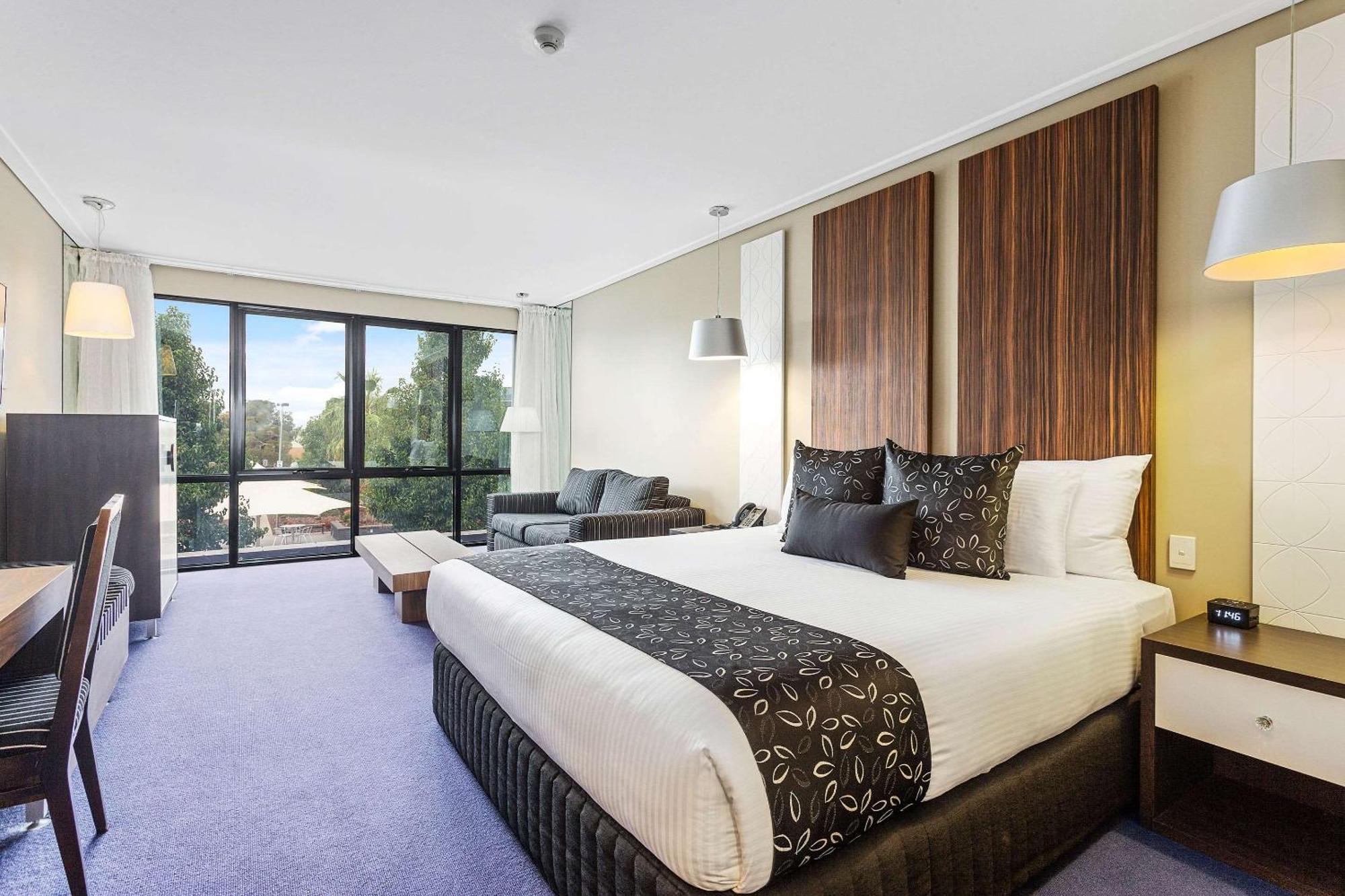 Quality Hotel Taylors Lakes Bagian luar foto