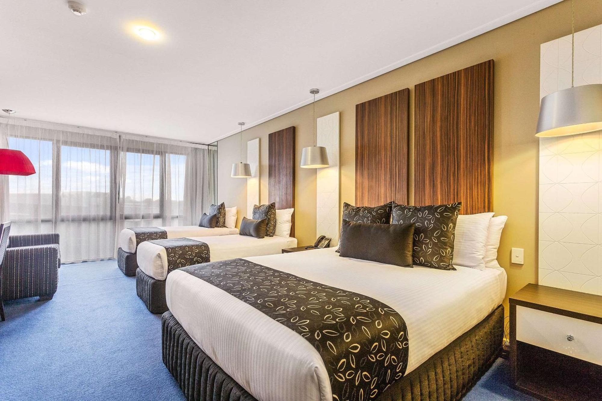 Quality Hotel Taylors Lakes Bagian luar foto