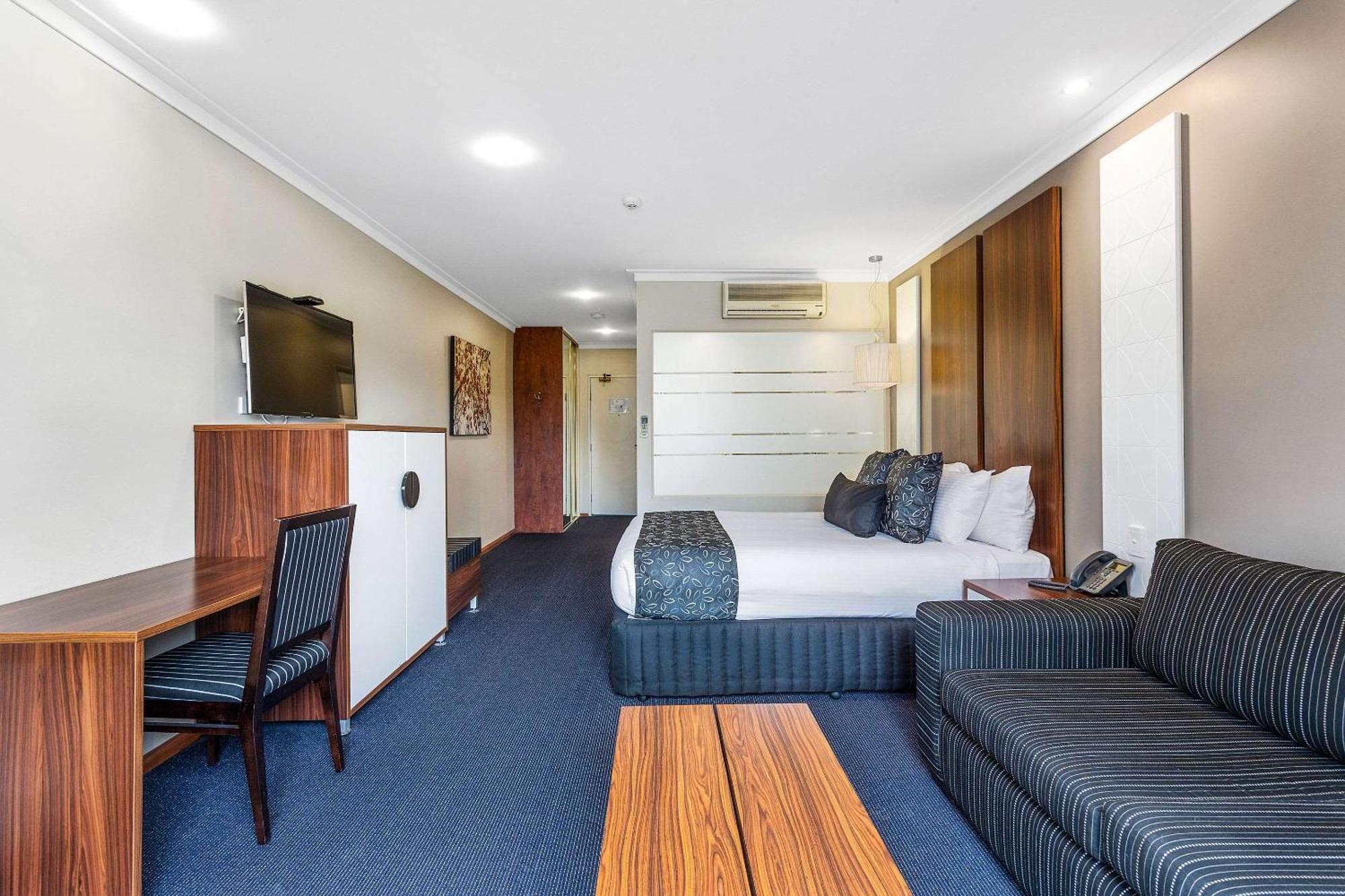 Quality Hotel Taylors Lakes Bagian luar foto