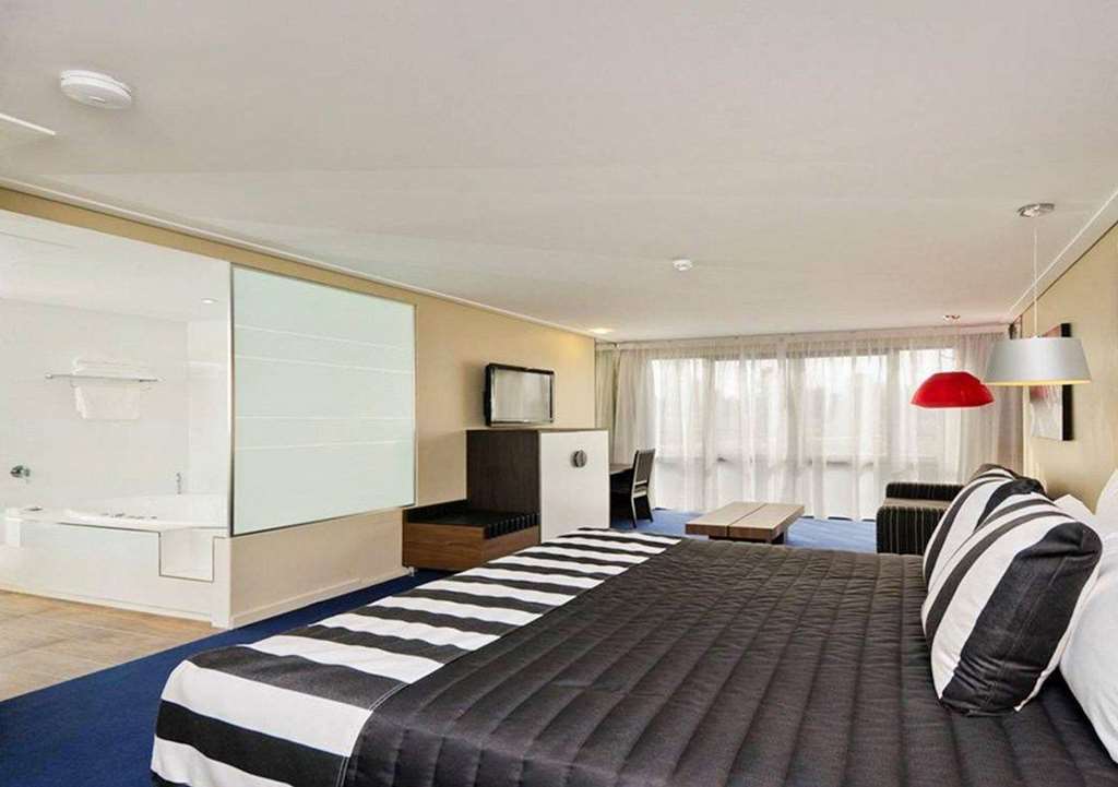 Quality Hotel Taylors Lakes Ruang foto