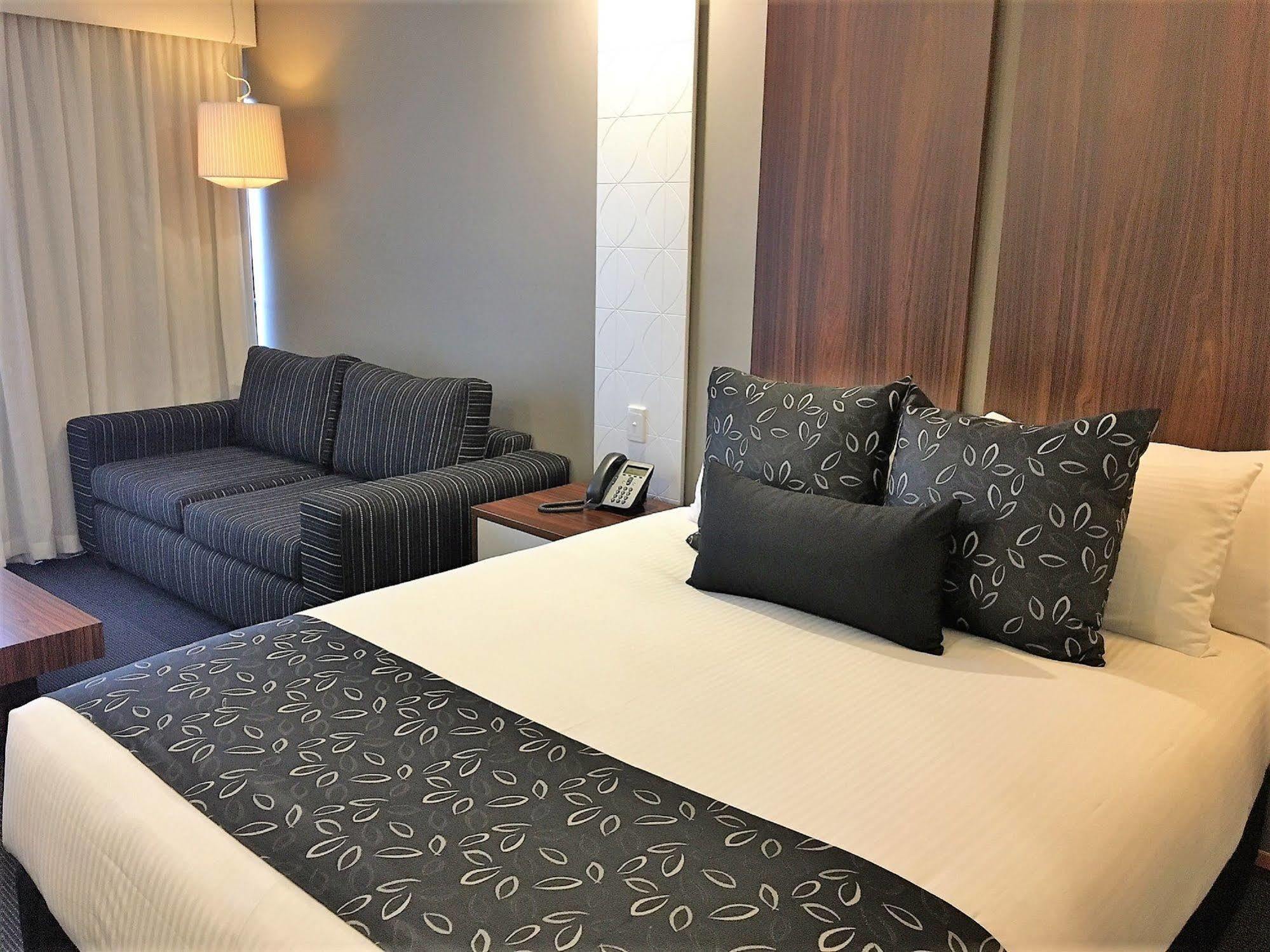 Quality Hotel Taylors Lakes Bagian luar foto