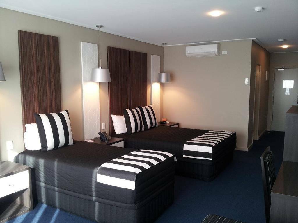 Quality Hotel Taylors Lakes Bagian luar foto